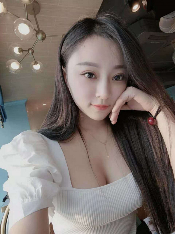 龙岗清纯气质美女